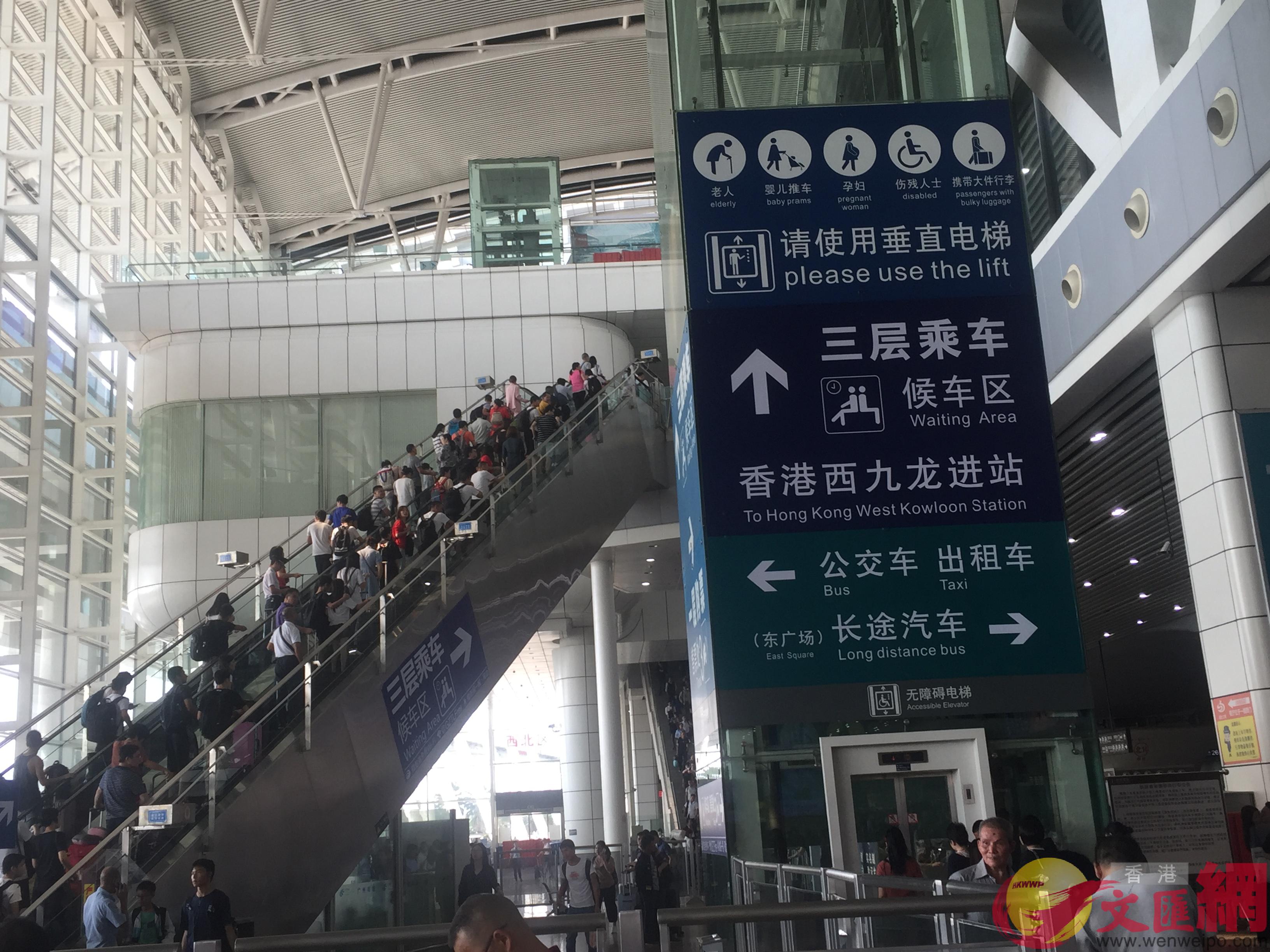 搭高鐵前往香港是不少內地居民的選擇]敖敏輝攝^