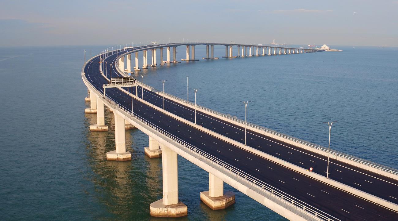 張建宗指出A粵港澳三地正積極為港珠澳大橋開通作準備 