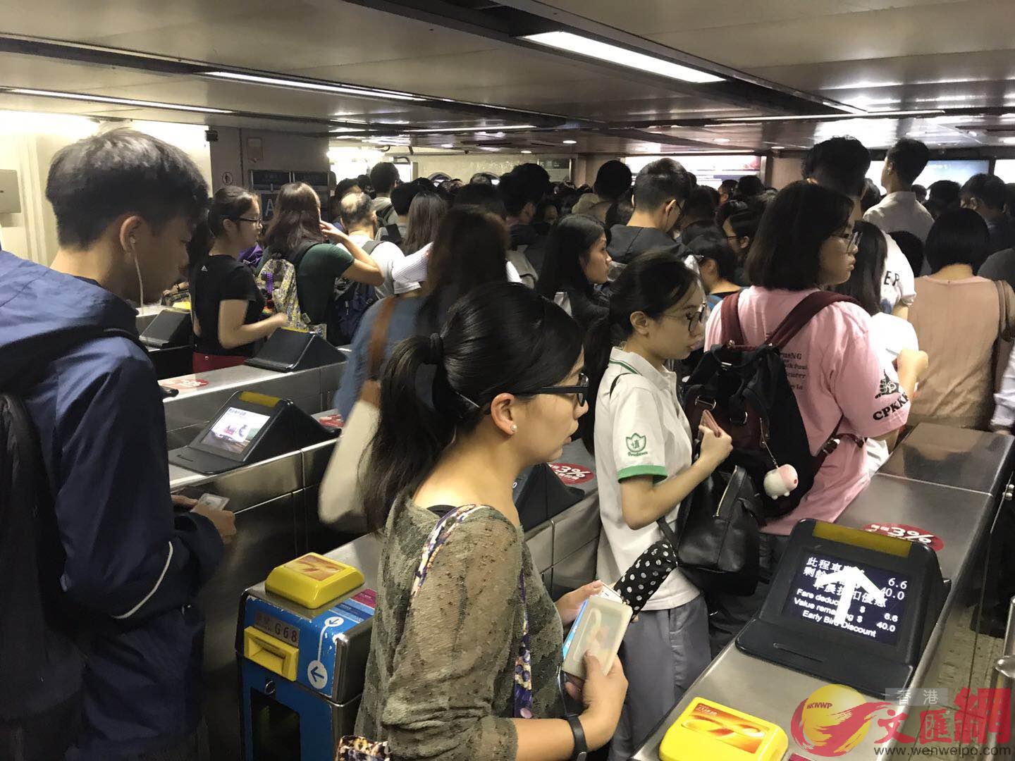 港鐵今日4條線路出現故障A香港大範圍交通癱瘓C