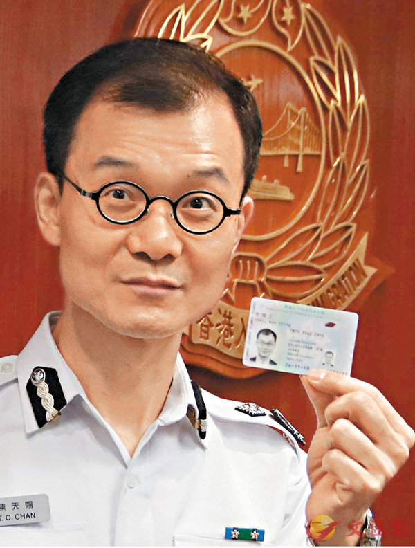 陳天賜講述換領身份證的安排C香港文匯報記者彭子文 攝 