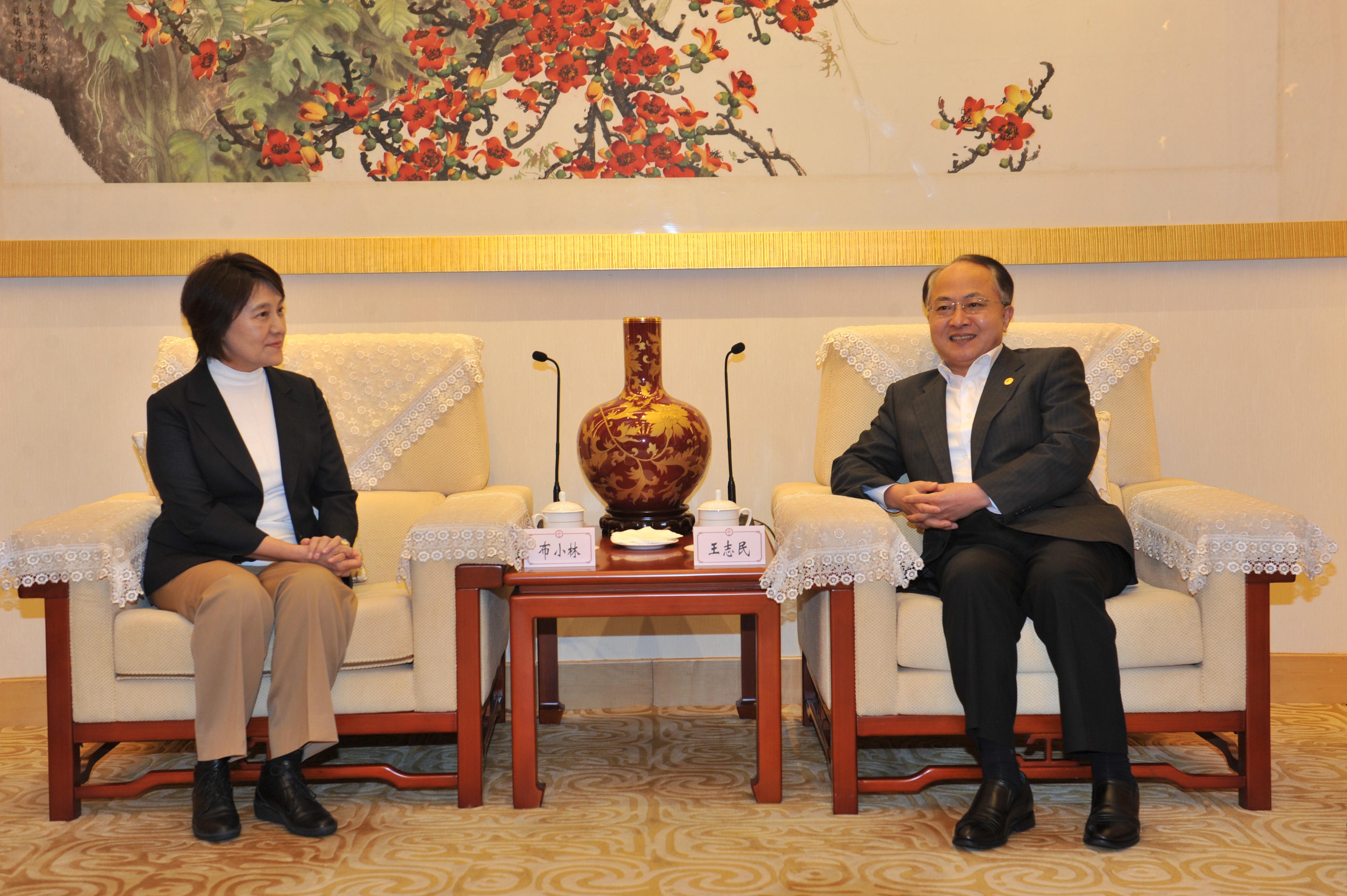 王志民主任(右)會見內蒙古自治區布小林主席(左)C
