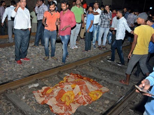 火車事故遇害者屍體躺在鐵路上 圖片來源G美聯社