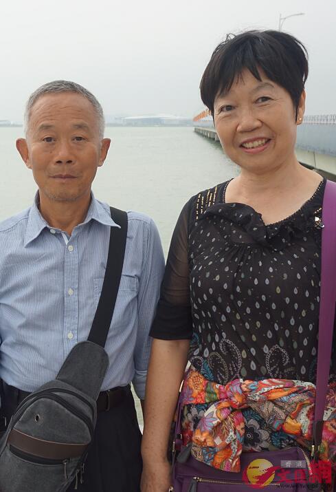 珠海居民劉伯和老伴表示A今後去香港旅遊會首選經大橋]敖敏輝 攝^