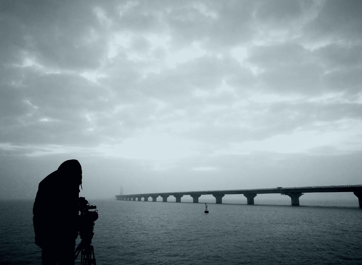閆東團隊攝影師在拍攝港珠澳大橋A受訪者供圖