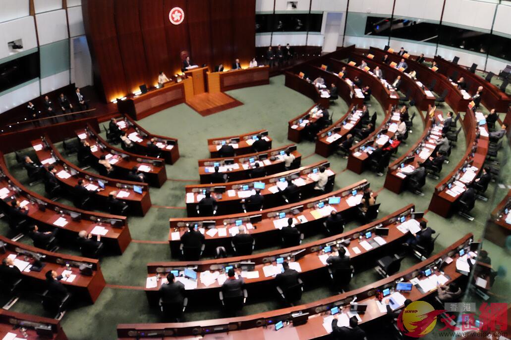 香港立法會三讀通過延長侍產假草案