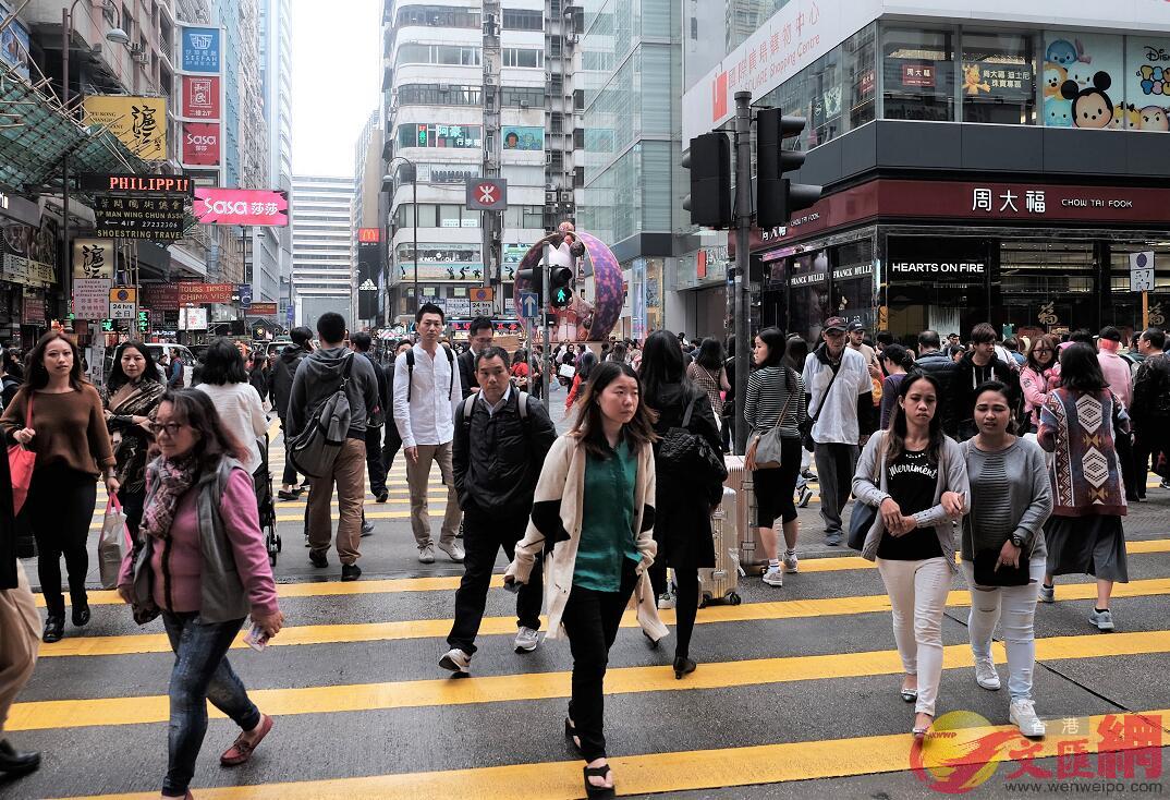 羅致光指過去20年若無單程證，香港或會減少70萬香港勞動人口(全媒體記者 麥鈞傑 攝)