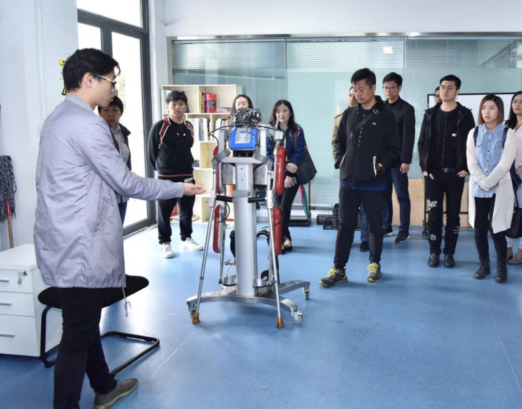 香港青年參觀考察電子科技大學機器人團隊 受訪者供圖
