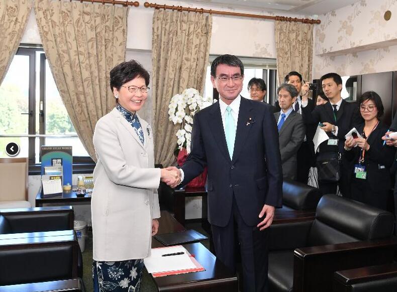 林鄭月娥(左)與日本外務大臣河野太郎(右)會面(政府新聞處)