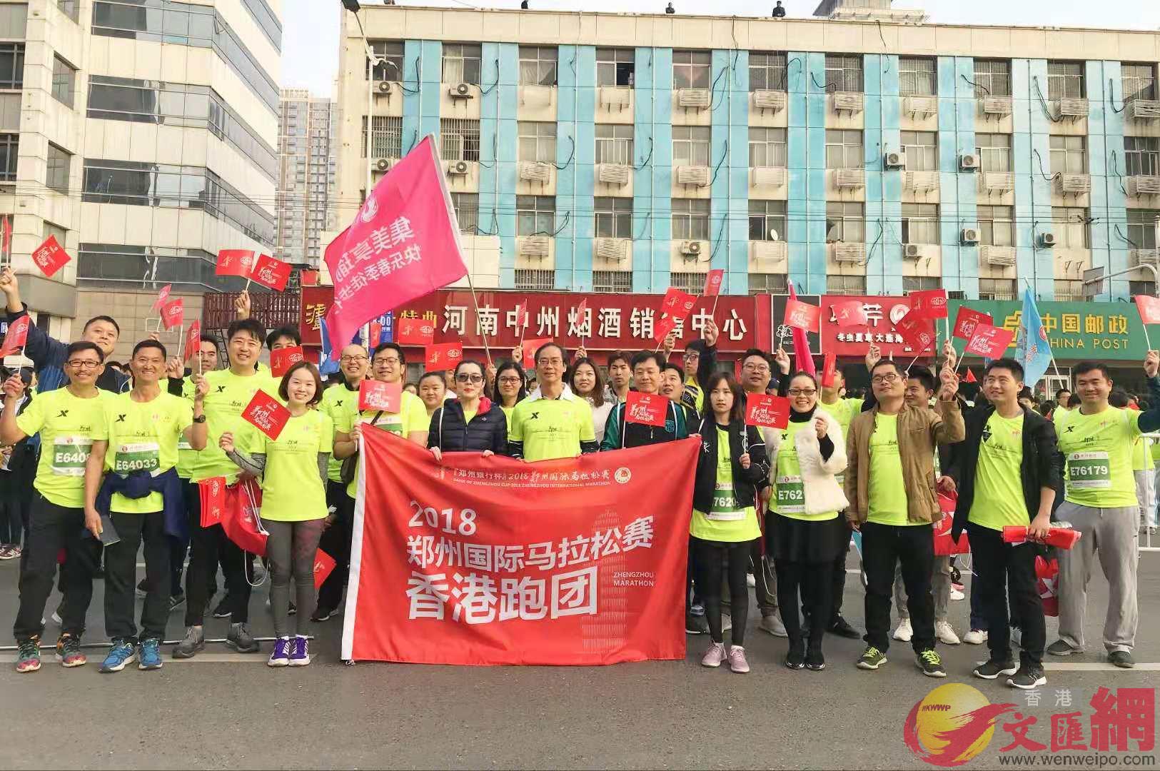 鄭州國際馬拉松香港團合照C劉蕊 攝