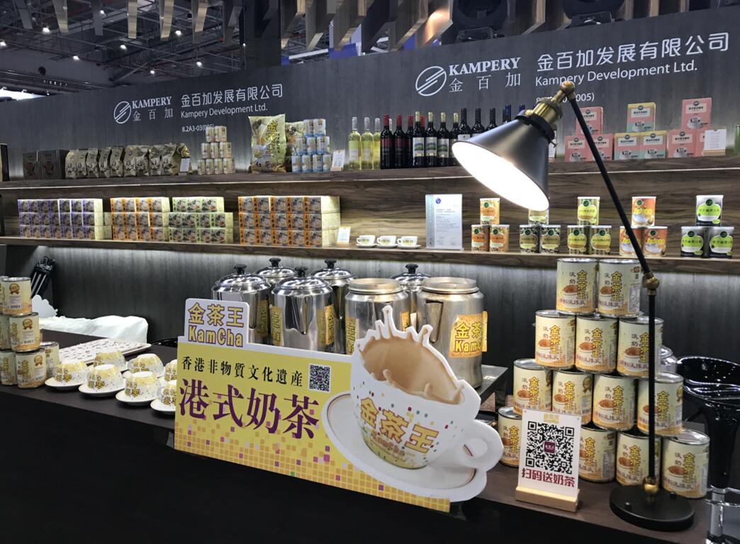香港企業在u進博會v現場推出u掃瞄免費品嚐v活動A藉此推介香港的奶茶文化C