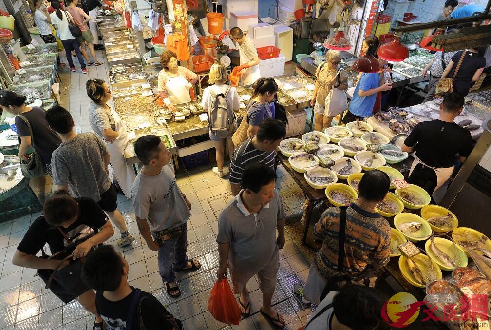 調查顯示A逾7成香港市民贊成街市現代化C圖為香港街市(全媒體記者 麥鈞傑 攝)