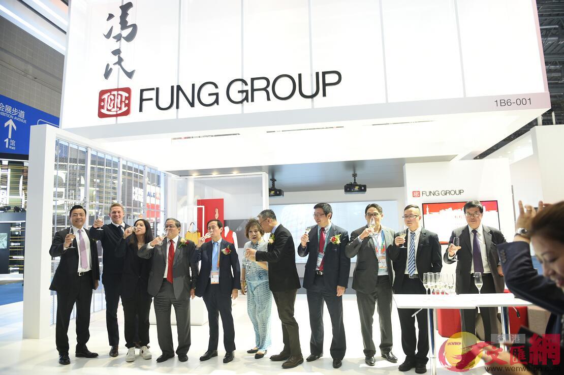 馮氏零售集團和阿里巴巴集團6日在上海進博會上宣佈達成戰略合作A雙方將致力於幫助更多國際品牌進入中國]記者 夏微 攝^