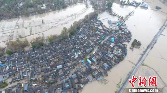 圖為洪峰過後的麗江市巨甸鎮航拍圖C