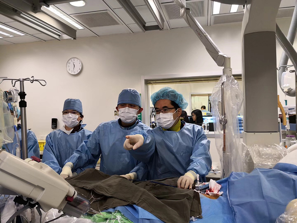 今年中秋A潘湘斌在香港威爾士親王醫院與林逸賢教授團隊合作完成手術C受訪者提供C
