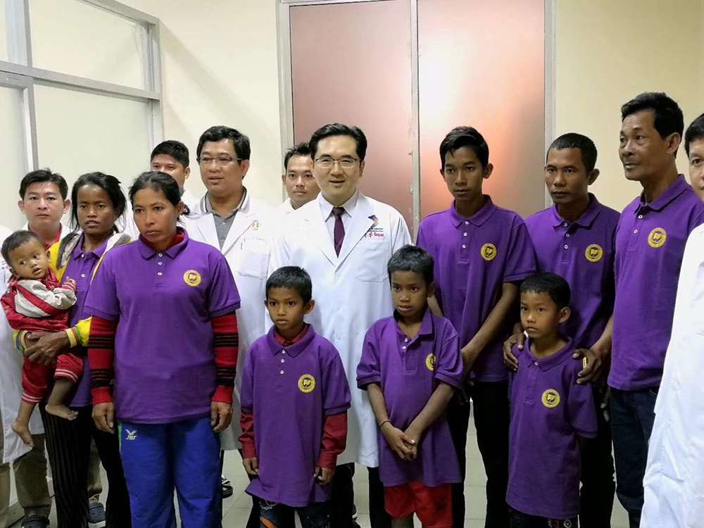 2017年A潘湘斌到柬埔寨A為當地患者帶來了新生C受訪者提供C