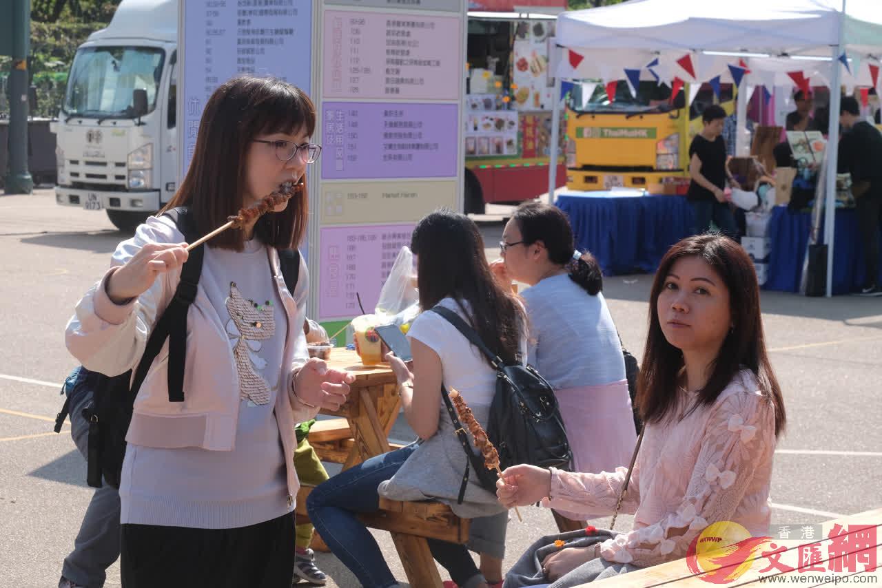 香港國際美食巡禮今開幕A不少市民及遊客前往嘗鮮或購買(全媒體記者 麥鈞傑 攝)