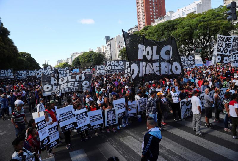 圖G28日以來A阿根廷布宜諾斯艾利斯出現大量反對資本主義B反對全球化示威活動A當局派出逾2萬警力推維護安保\路透社