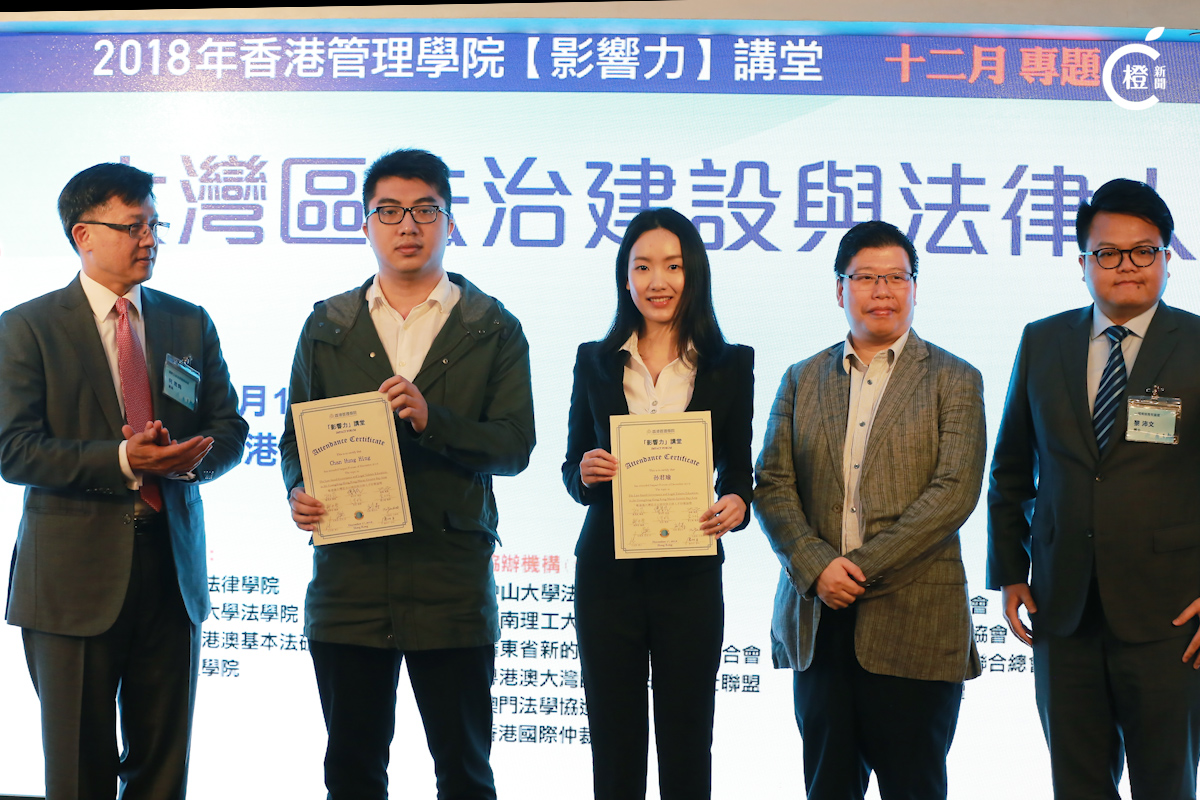 法律學生代表陳鴻興(左二)C橙新聞