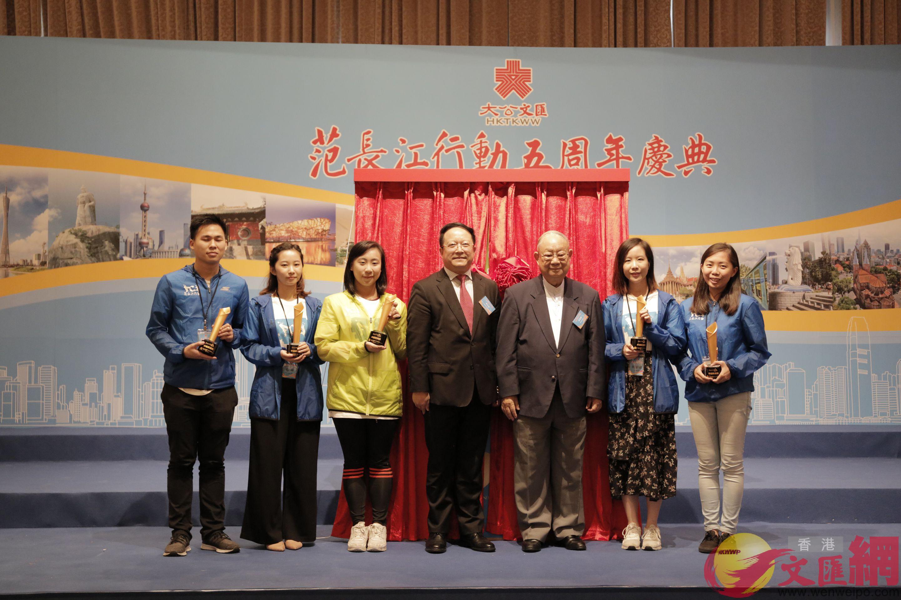 5位學生獲得u范長江行動v五周年卓越表現獎]記者 鄧智仁 攝^