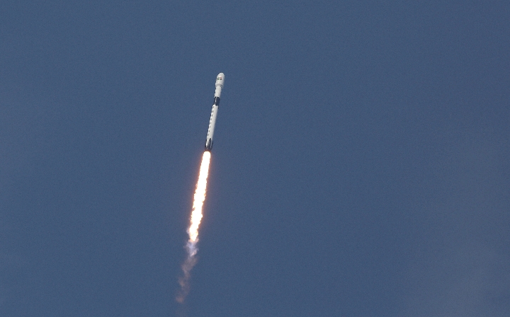 美國太空探索技術公司的u獵鷹9v火箭3日成功將64顆小型衛星送入太空A創下美國本土單次發射衛星數量新紀錄C]美聯社^