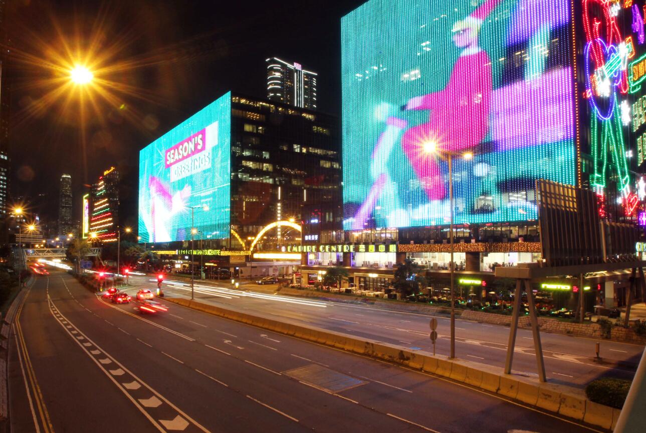 香港尖沙咀東部主要商廈由多顆LED燈組成的大型LED牆ALED牆亦會播放動畫A而且還會定時轉換畫面A每次看到都有不同驚喜C 