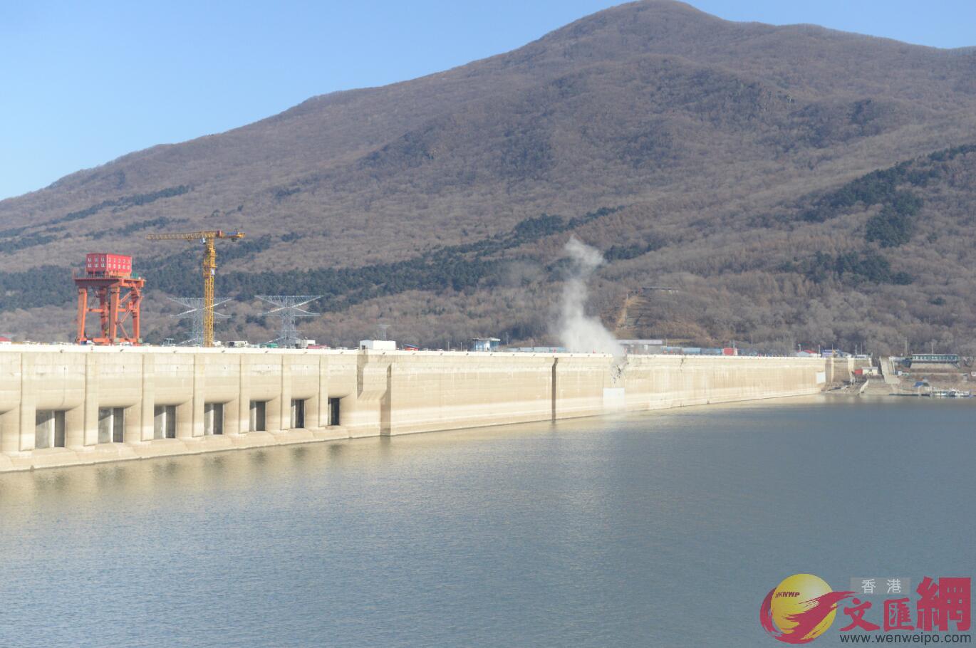 吉林豐滿水電站舊壩啟動爆破拆除(本網記者盧冶攝) 