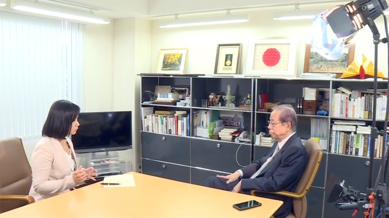 日本前首相福田康夫接受鳳凰衛視專訪(鳳凰衛視供圖) 