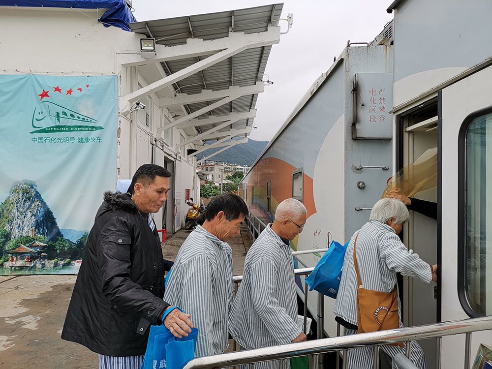 患者上車等候後手術C 江鑫嫻 攝