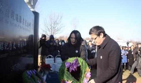 當地時間12月9日A由當地華僑華人籌資修建的南京大屠殺遇難者紀念碑在加拿大多倫多揭幕C 
