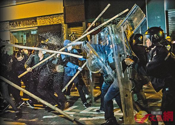 警方表示u旺角暴亂v當晚即確定為不合法]文匯報資料圖片^