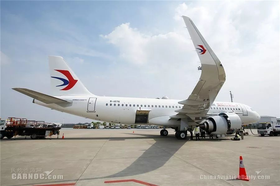 6月2日�A東航首架A320neo調機抵滬�A做投入運營前的準備�C