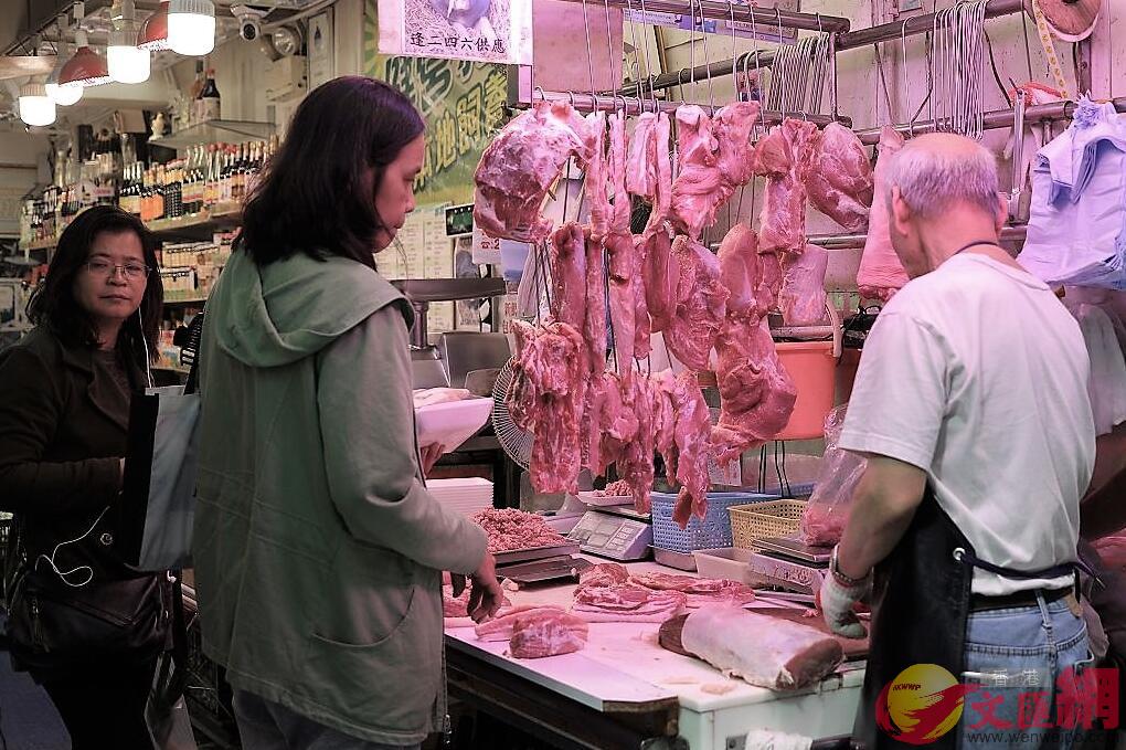 廣東採取多種措施A力保供港澳生豬及豬肉產品安全C圖為香港豬肉鋪]全媒體記者麥鈞傑攝^