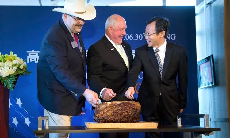 美國農業部長珀杜(中) 美國農業部長珀杜(中)