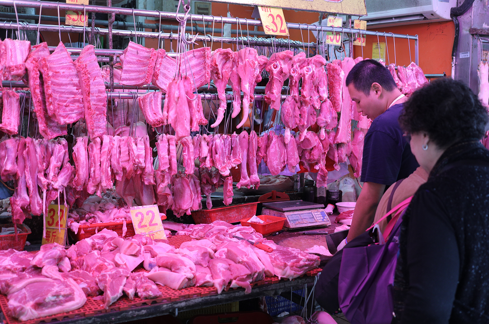 粵6間供港豬場因靠近疫區暫停供港C圖為香港豬肉鋪