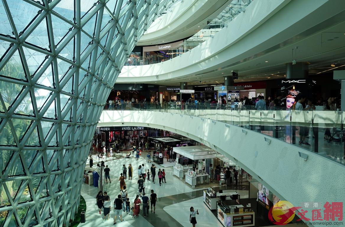三亞國際免稅城一隅 (何玫攝影)