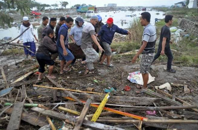 印尼去年9月發生的海嘯造成2100人死亡(美聯社資料圖)