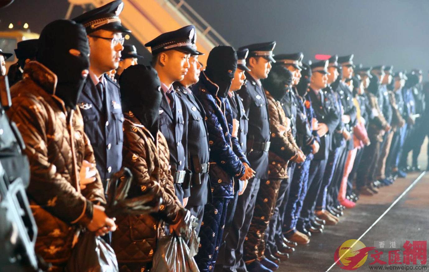 191名犯罪嫌疑人被公安機關從老撾押解回國C記者馮雷 攝