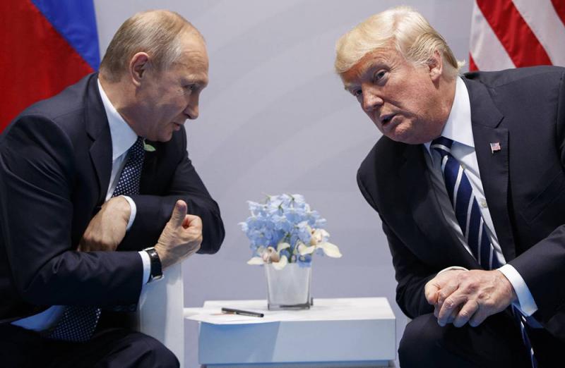 圖：去年7月，俄羅斯總統普京(左)與美國總統特朗普在德國漢堡會面/資料圖片