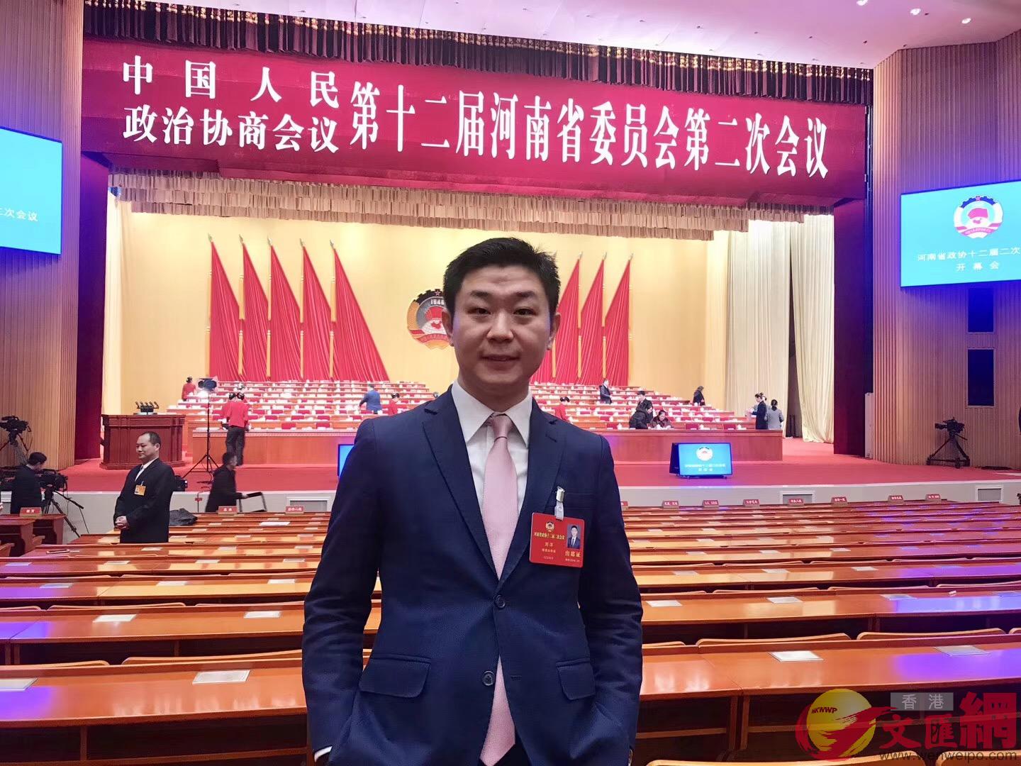  劉洋14日在鄭州參加河南省政協十二屆二次會議開幕會