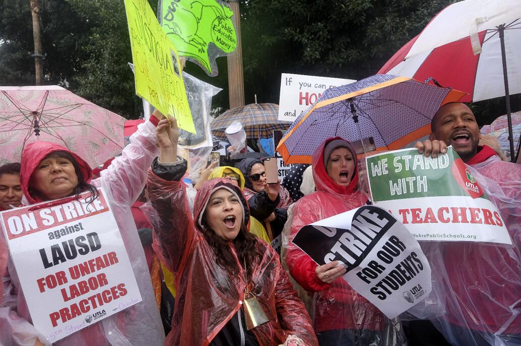 洛杉磯3萬名教師罷工，30年來首見。（美聯社）