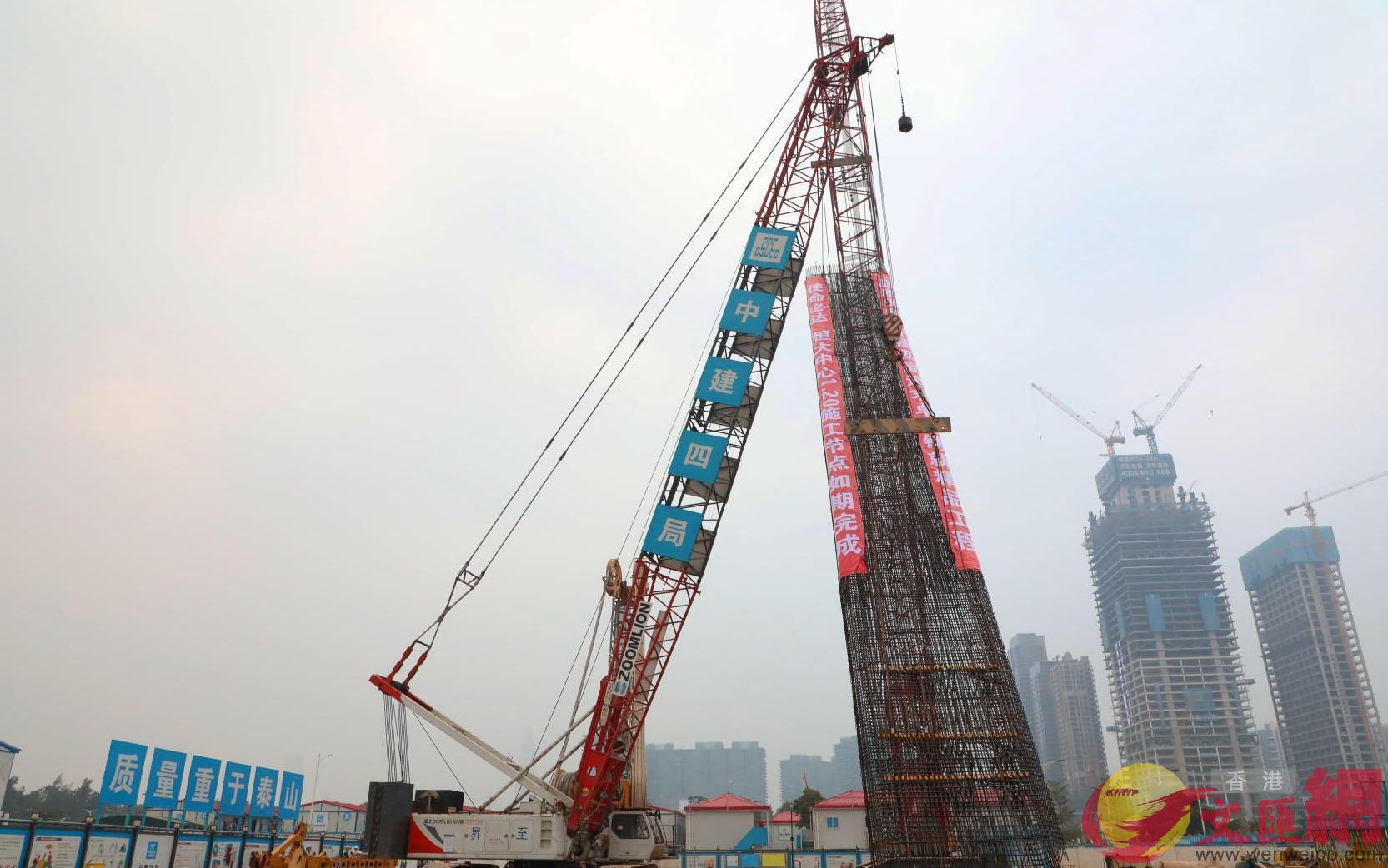 中國最深基坑的超高層建築恆大中心項目地下連續牆施工節點如期完成(記者黃仰鵬攝)