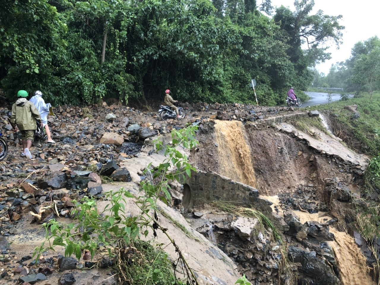 圖為去年11月越南南部受颱風影響發生洪水災害C]新華社資料圖片^