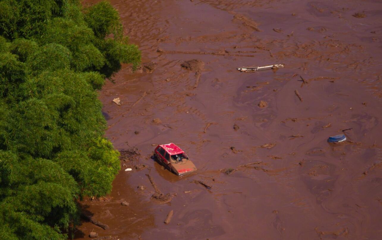 截至當地時間26日A巴西米納斯吉拉斯州一處鐵礦廢料礦坑堤壩25日發生的決堤事故造成的死亡人數已升至34人C]新華社^