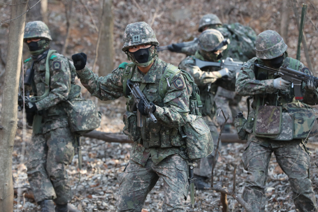 17日A韓軍在靠近三八線的坡州市舉行嚴寒訓練C(韓聯社)