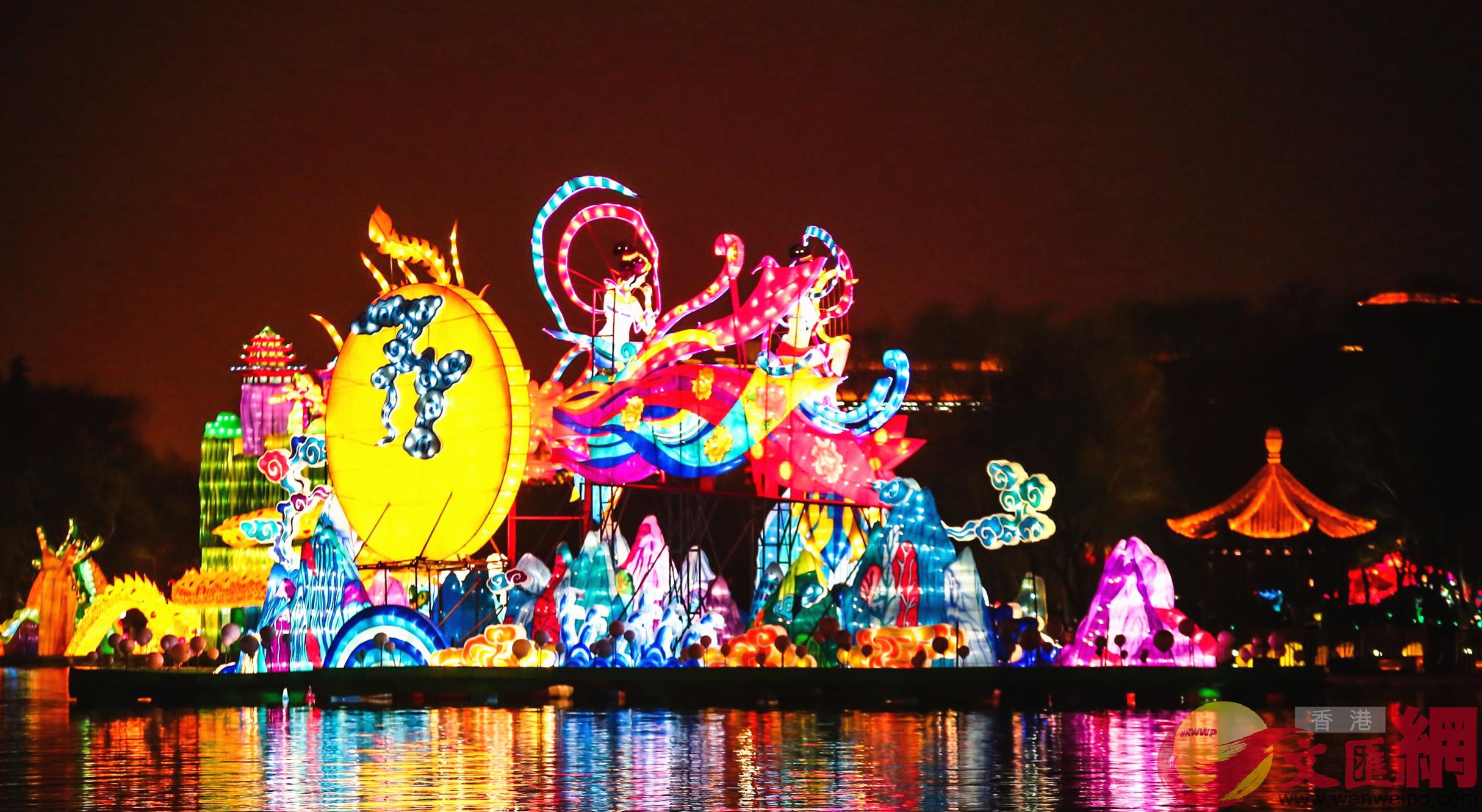 西安大唐芙蓉園內流光溢彩的花燈C(記者張仕珍 攝) 