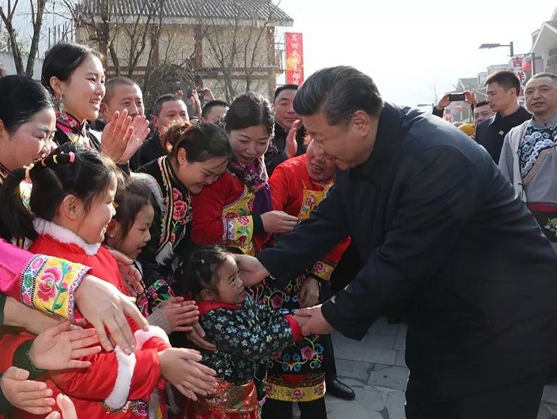 2018年2月12日上午A習近平在四川阿壩藏族羌族自治州汶川縣映秀鎮看望慰問群眾