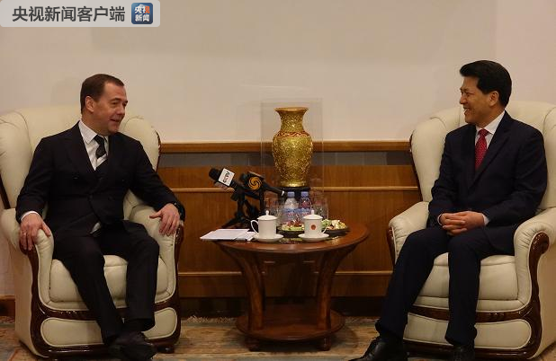 俄總理梅德韋傑夫訪問中國駐俄羅斯大使館