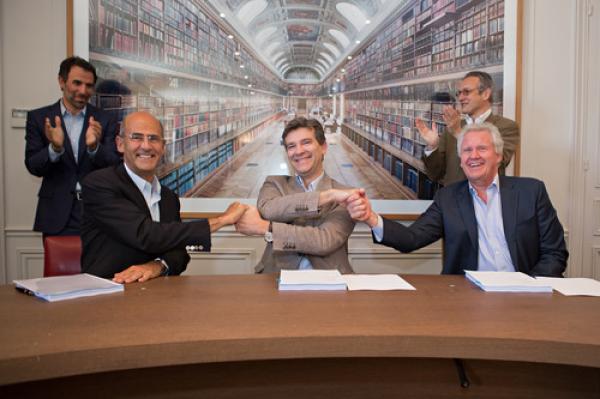 2014年6月21日A阿爾斯通與通用電氣簽署收購協議C前排從左到右G阿爾斯通CEO克朗B法國經濟部長蒙特布爾B通用電氣CEO伊梅爾特