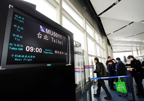 2010年2月10日A赴台乘客從太原武宿機場登機口通過C 新華社記者 燕雁 攝