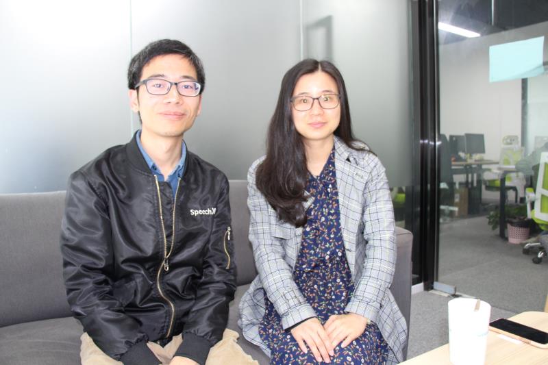 香港中文大學博士B深圳聲希科技聯合創始人李坤(左)與聯合創始人鍾靜華(右) 記者何花拍攝